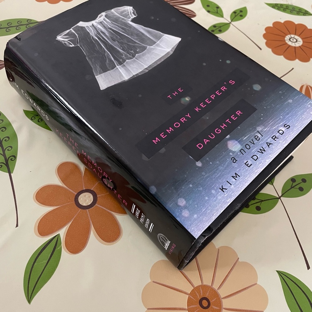 🌻3/$20 The Memory Keeper's Daughter novel